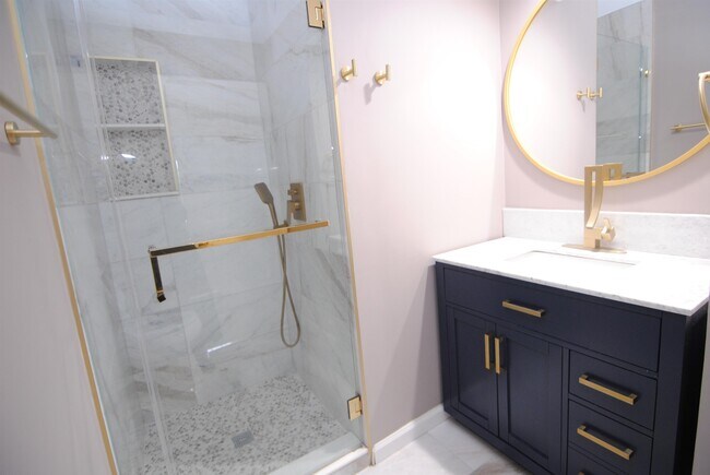 Building Photo - 5 Cadogan Way