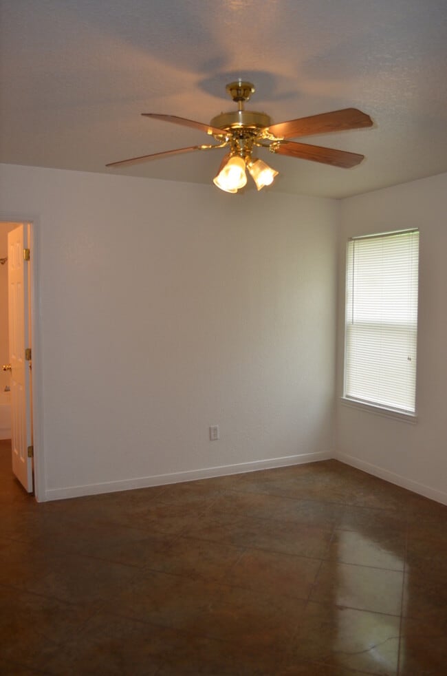 Building Photo - 501 Bonnie Dr