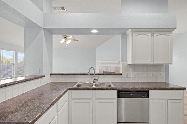 Building Photo - 1323 Anna Palm Way