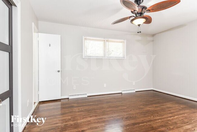 Building Photo - 1714 Clarendon Dr