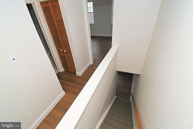 Building Photo - 1554 N Lawrence St