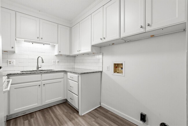 Building Photo - 8 Blocks from Garden City Beach! 2 Bed/1.5 Bath Duplex