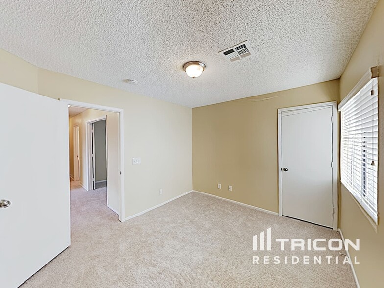 Building Photo - 1446 Lodgepole Dr