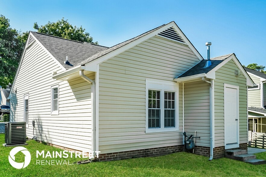 Building Photo - 1915 Collier Rd