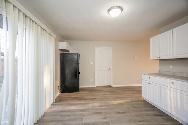 Building Photo - 1510 Douglas Dr