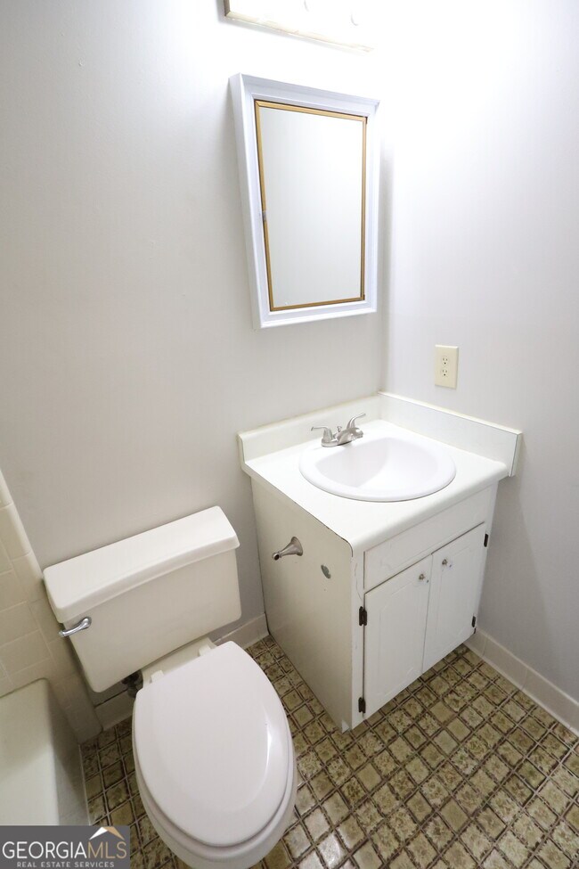 Building Photo - 1985 Briarcliff Rd