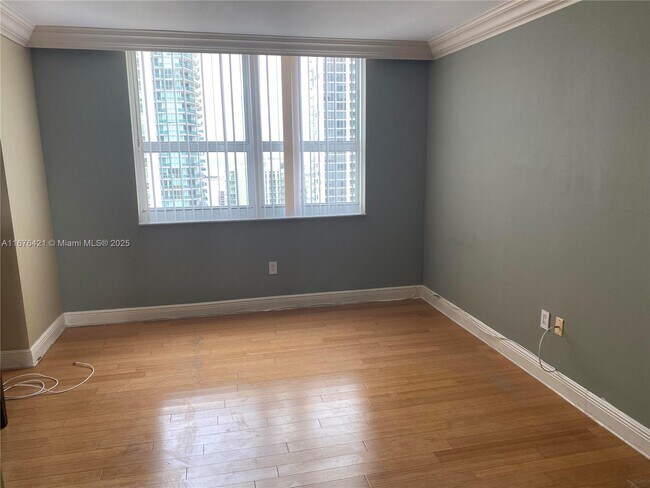 Building Photo - 1155 Brickell Bay Dr