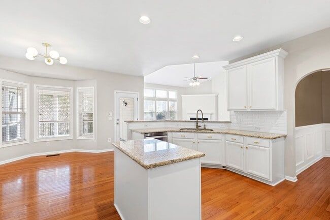 Building Photo - Beautiful 5 Bedroom Home in Dansforth Neighborhood