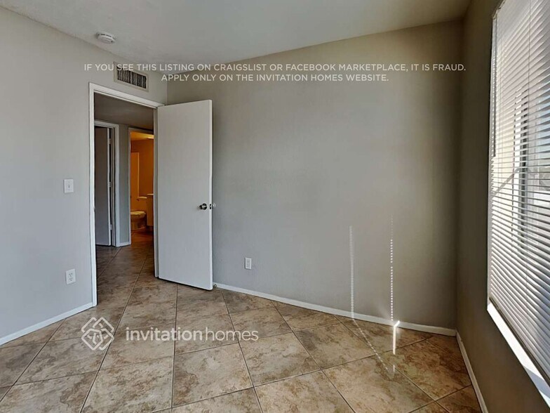 Building Photo - 618 N 69th Ave