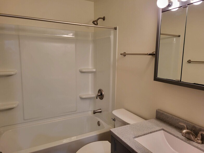 Building Photo - 1150 Cardinal Ln