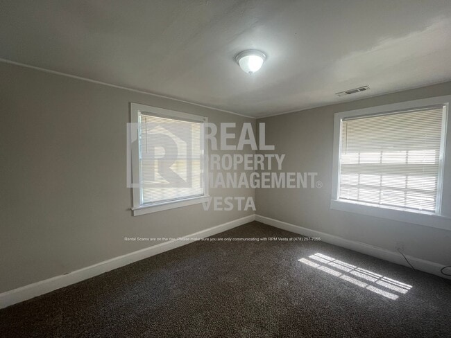 Building Photo - 1626 Selma Pl