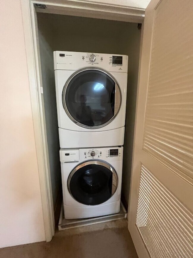 Building Photo - Nohona III at Kapolei 3 bedroom/2 bath with 1 car garage.