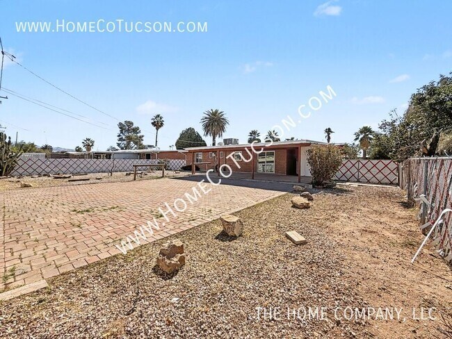 Building Photo - 6225 E Calle Aurora