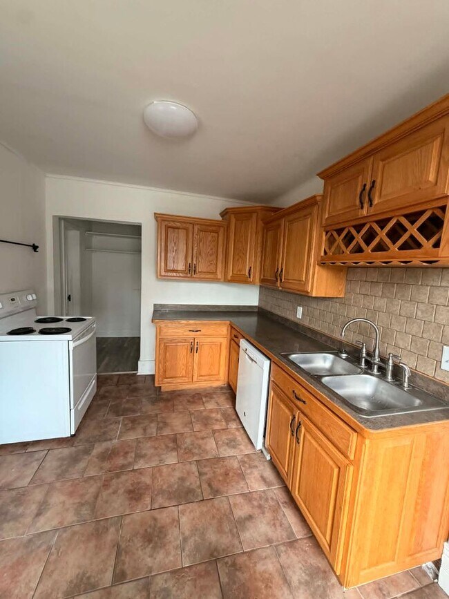 Building Photo - 202 South St