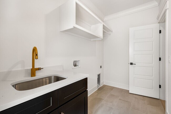 Building Photo - Beautiful home in The Nations!  4 bedrooms and 3 bathrooms in well sought after area.