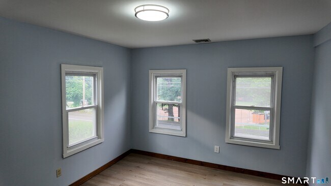 Building Photo - 708 Howe Ave