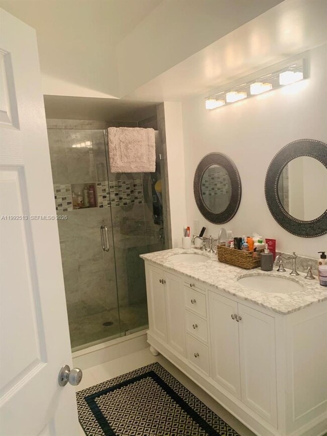 Building Photo - 17150 N Bay Rd