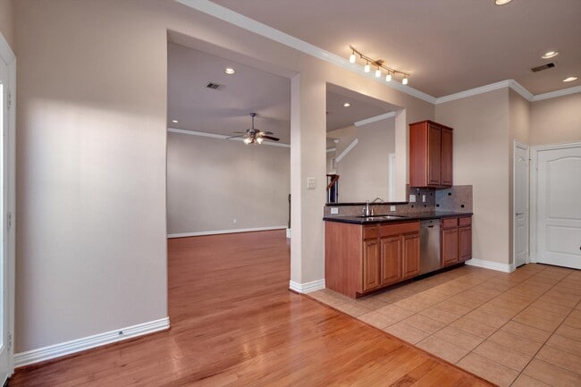 Building Photo - 3414 Home St