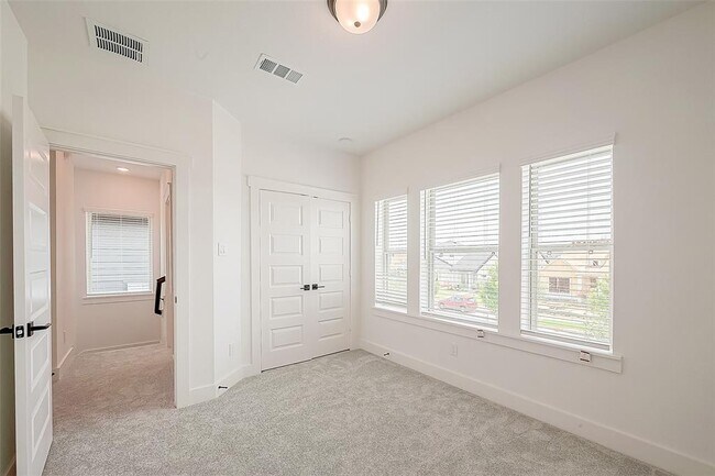 Building Photo - 15123 Parkland Canyon Dr