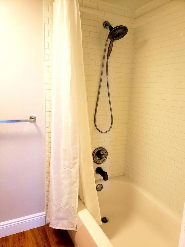 Building Photo - 13206 Glenmoor Dr