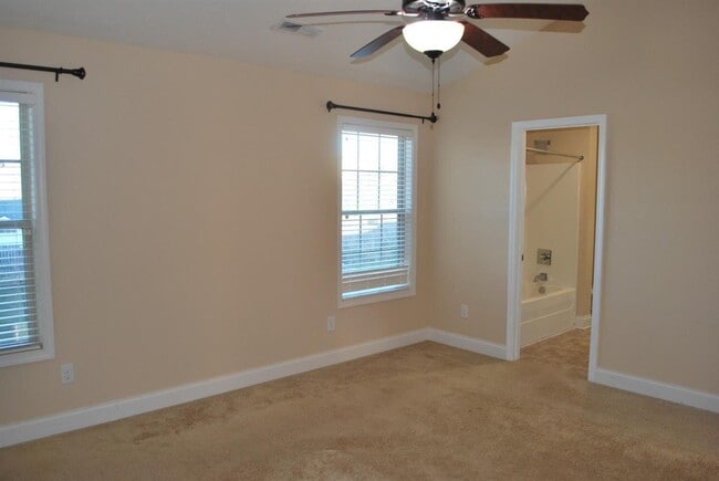 Building Photo - 840 Sugarbush Trail