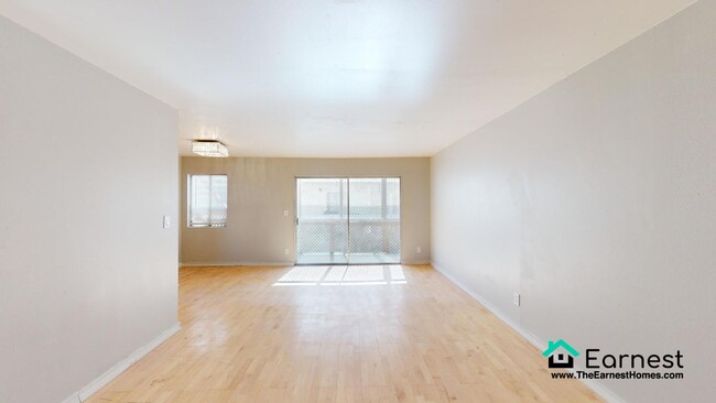 Building Photo - 3 + 2 Bright and Spacious Condo Near Ventu...