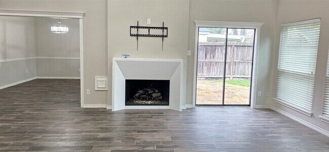 Building Photo - 1214 W Forest Dr