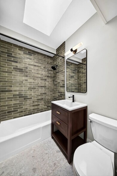 Building Photo - 19 E 1st St