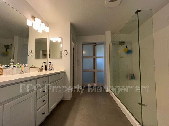 Building Photo - 14118 W Hackamore Dr