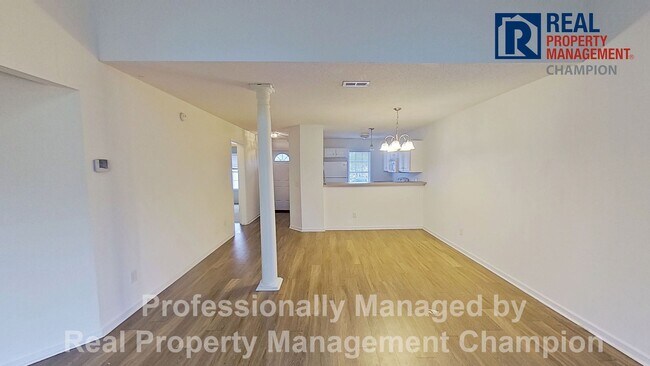 Building Photo - Upper Level Condo in Holton Place w/Community Pool