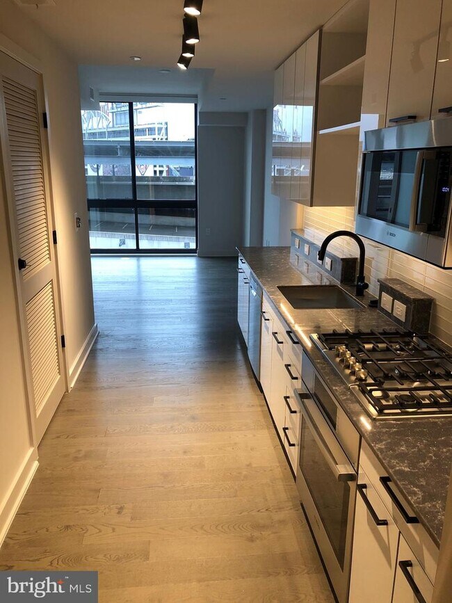 Building Photo - 70 N St SE