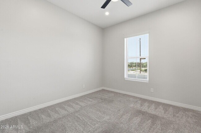 Building Photo - 10631 E Thatcher Ave
