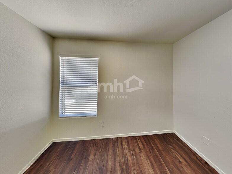 Building Photo - 7830 E Onza Ave