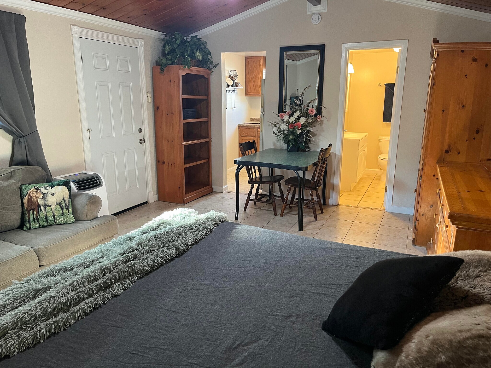 Building Photo - 1032 Greta St