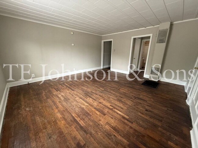Building Photo - Corner Lot Duplex Situated Near Blum Park.