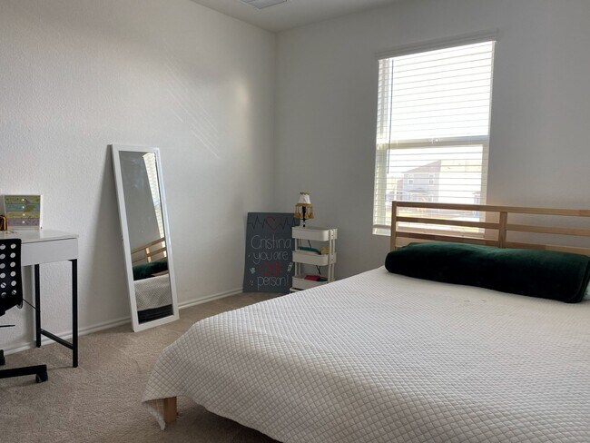 Building Photo - 252 Tugboat Annie Wy