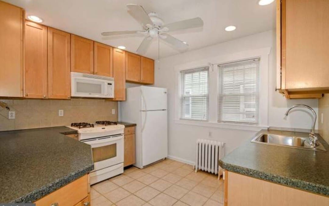 Kitchen - 20 E Coulter Ave