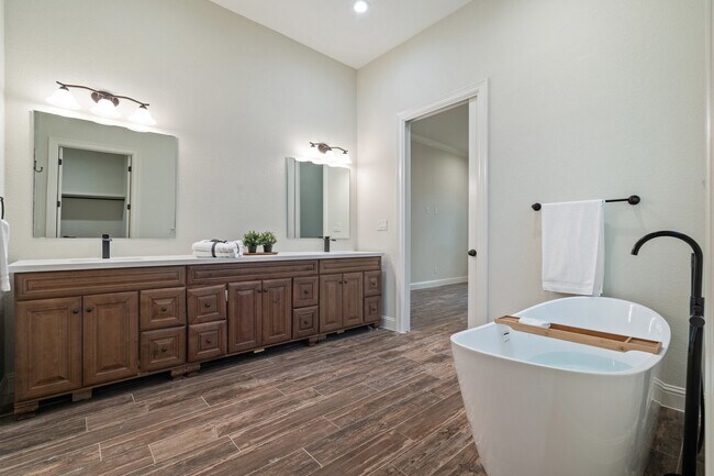Building Photo - 25103 W Tara Plantation Dr