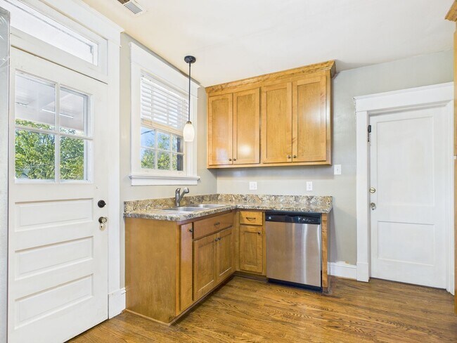 Building Photo - 4222 Chamberlayne Ave