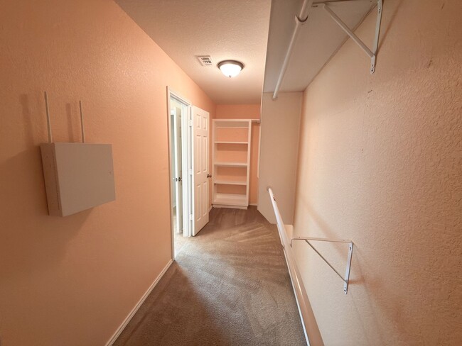 Building Photo - University Park - 5 bedrooms, 3-1/2 Baths