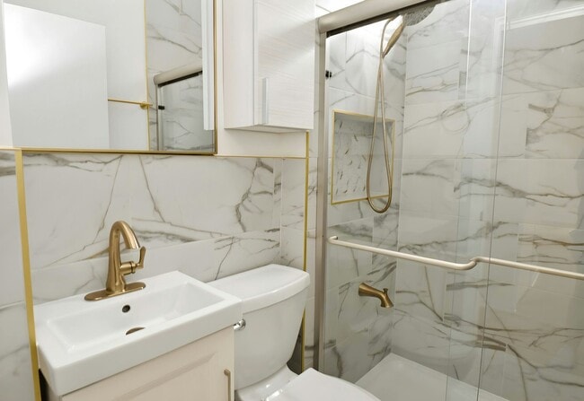 Building Photo - 1431 E Rouse Ave