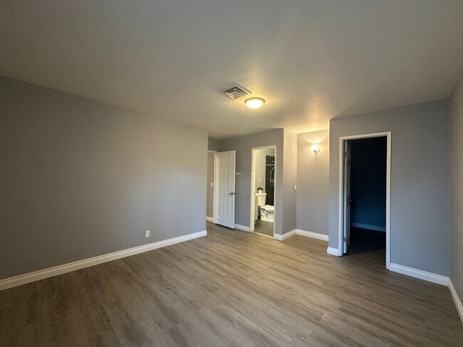 Building Photo - 3 Bedroom home with pool and RV parking