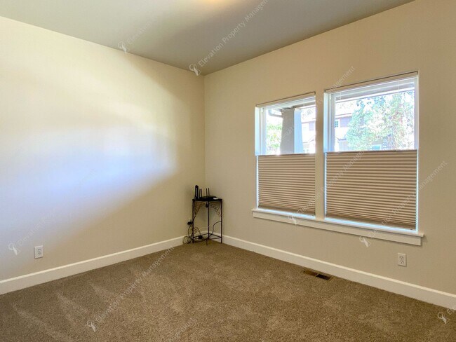 Building Photo - Charming Updated Home in Bend’s Old Farm D...