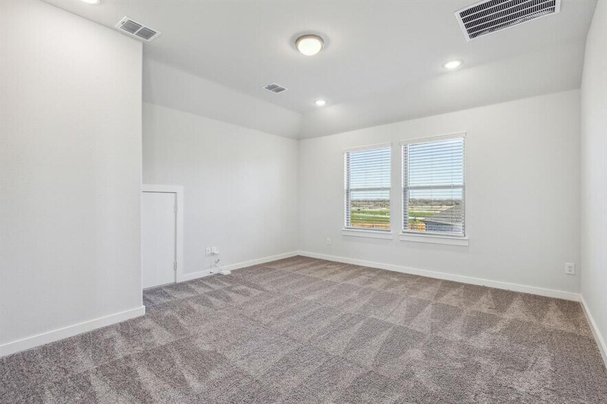 Building Photo - 907 Hazel Dr