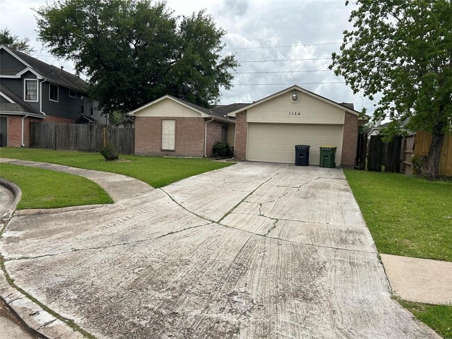 Building Photo - 1154 W Brompton Dr