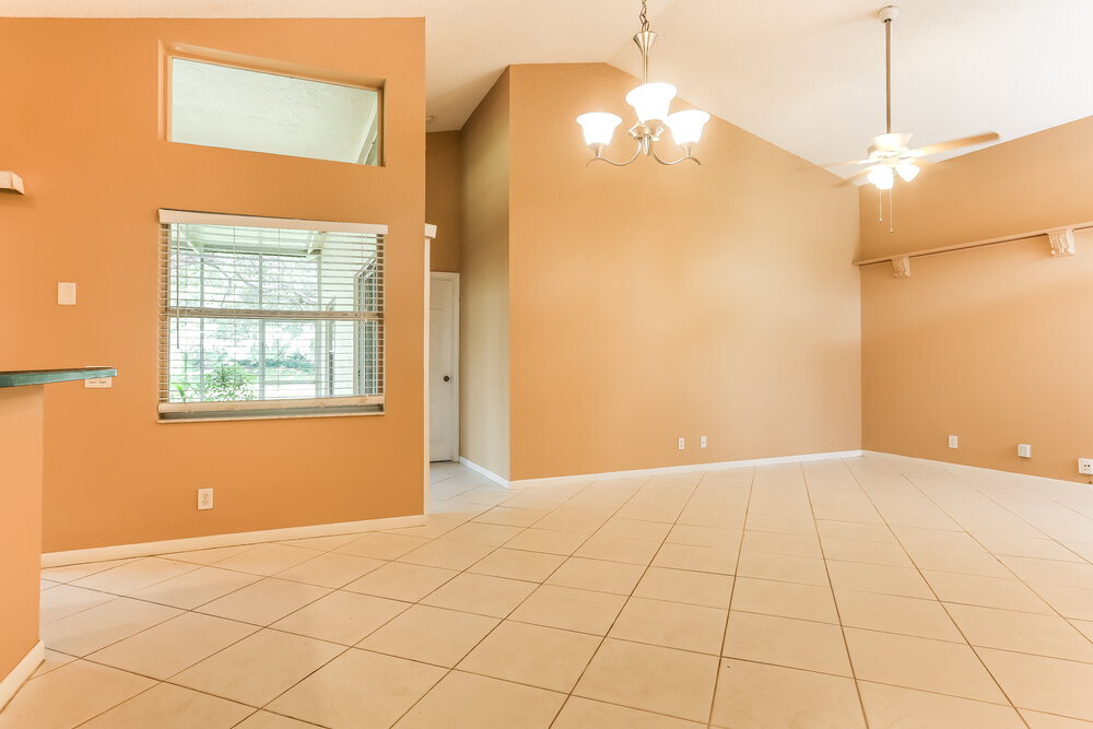 Building Photo - 153 W Bayridge Dr