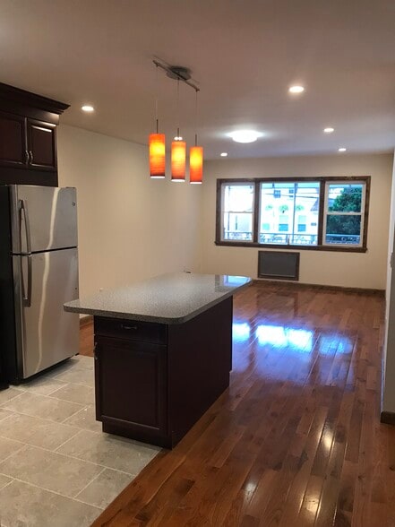 Building Photo - 405 W 263rd St