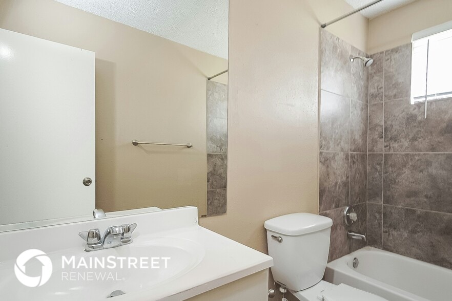 Building Photo - 15850 Alger Dr