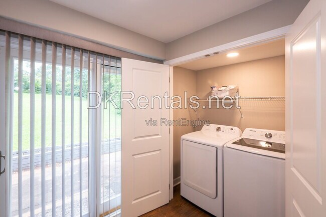 Building Photo - 2131 Bixler Cir