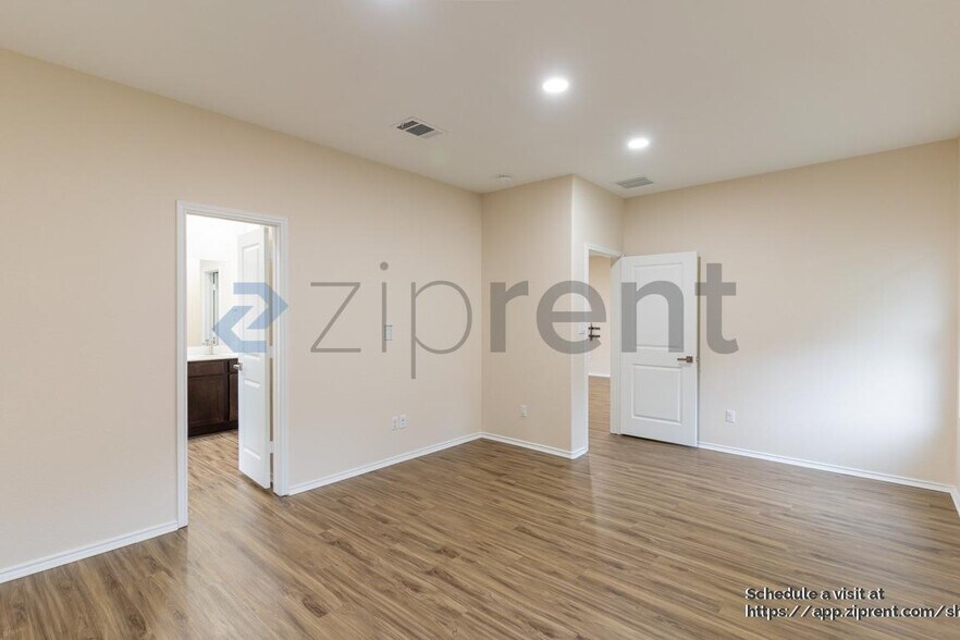 Building Photo - 1528 Brueggerhoff Rd